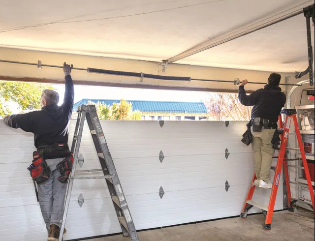 Emergency Garage Door Repair Technicians in Pinecrest FL