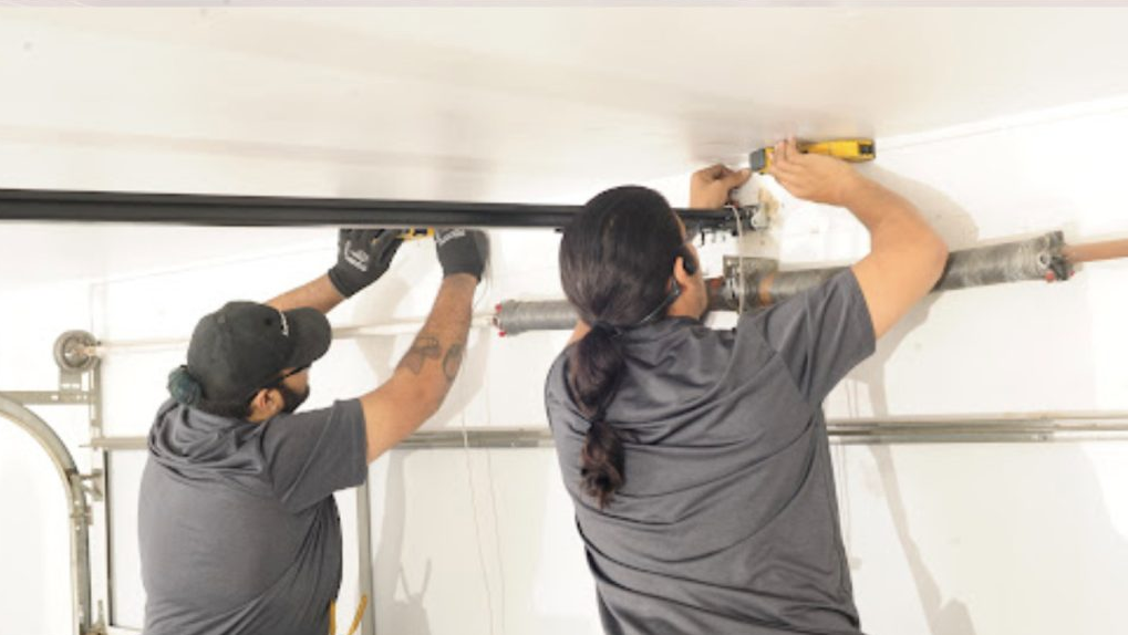 Emergency Garage Door Repair in Pinecrest
