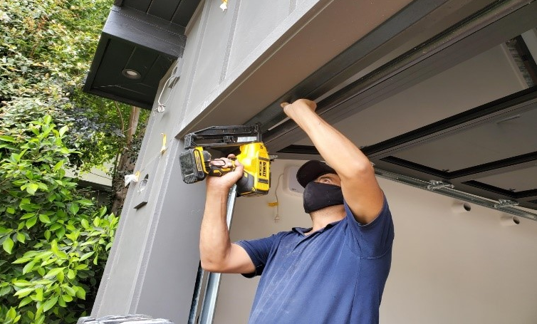 Emergency Garage Door Repair in Key Biscayne