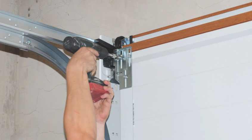 Off-Track & Cable Repair Services in Pinecrest